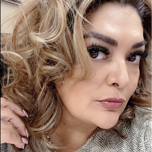 Meet your Posher, Aida - Picture 2 of 3